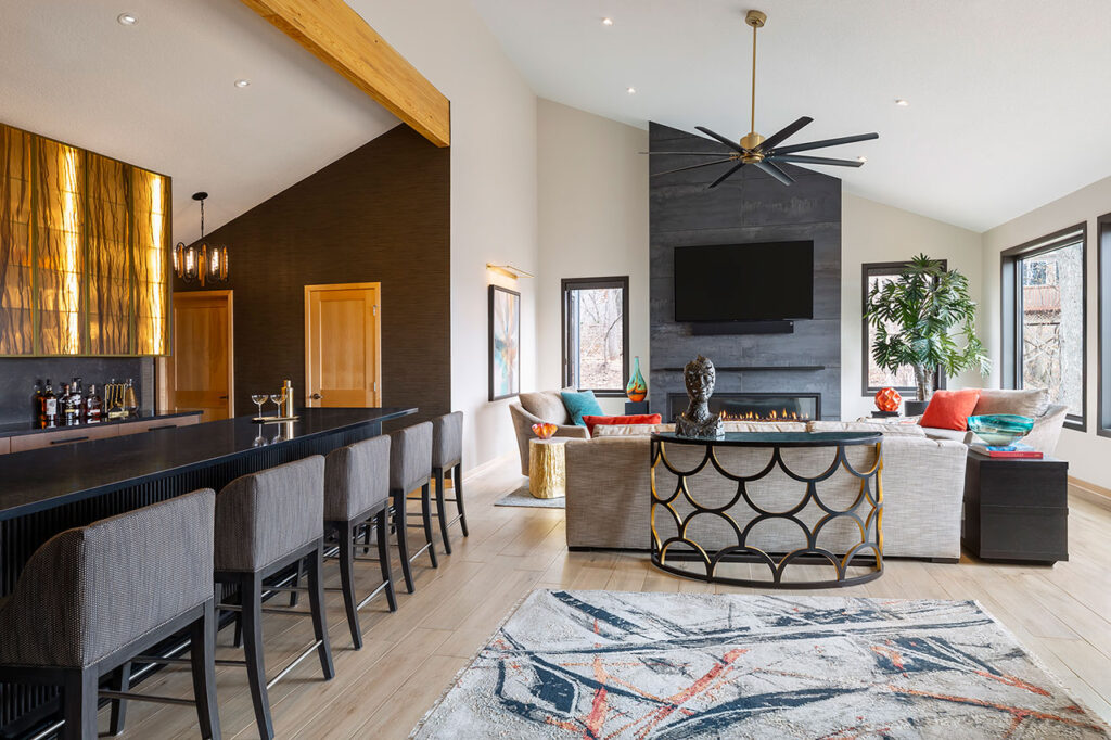 Living Room & Bar
